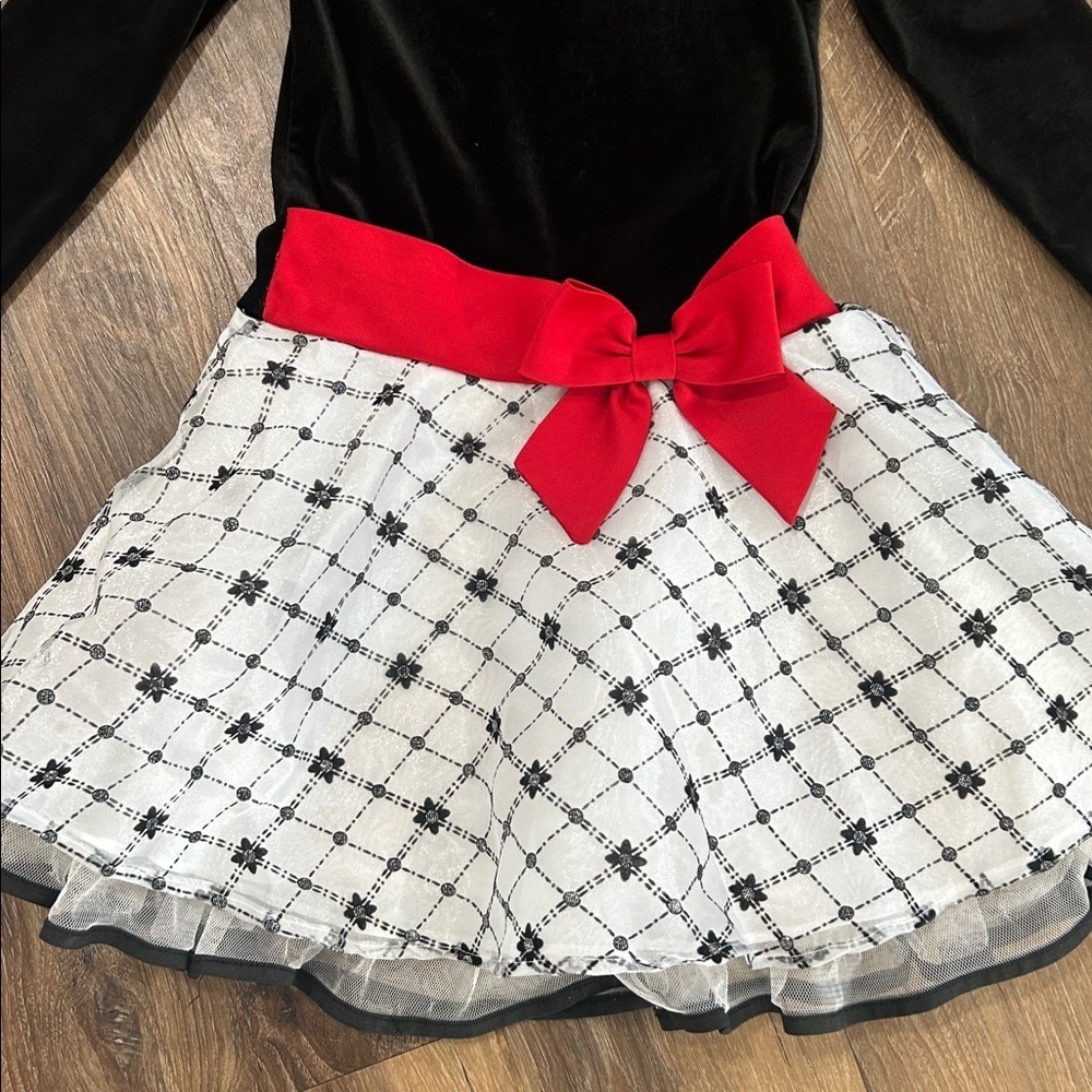 Bonnie Jean Girls Christmas Winter Dress. Size 5 velvet black upper with red bow - Picture 2 of 12